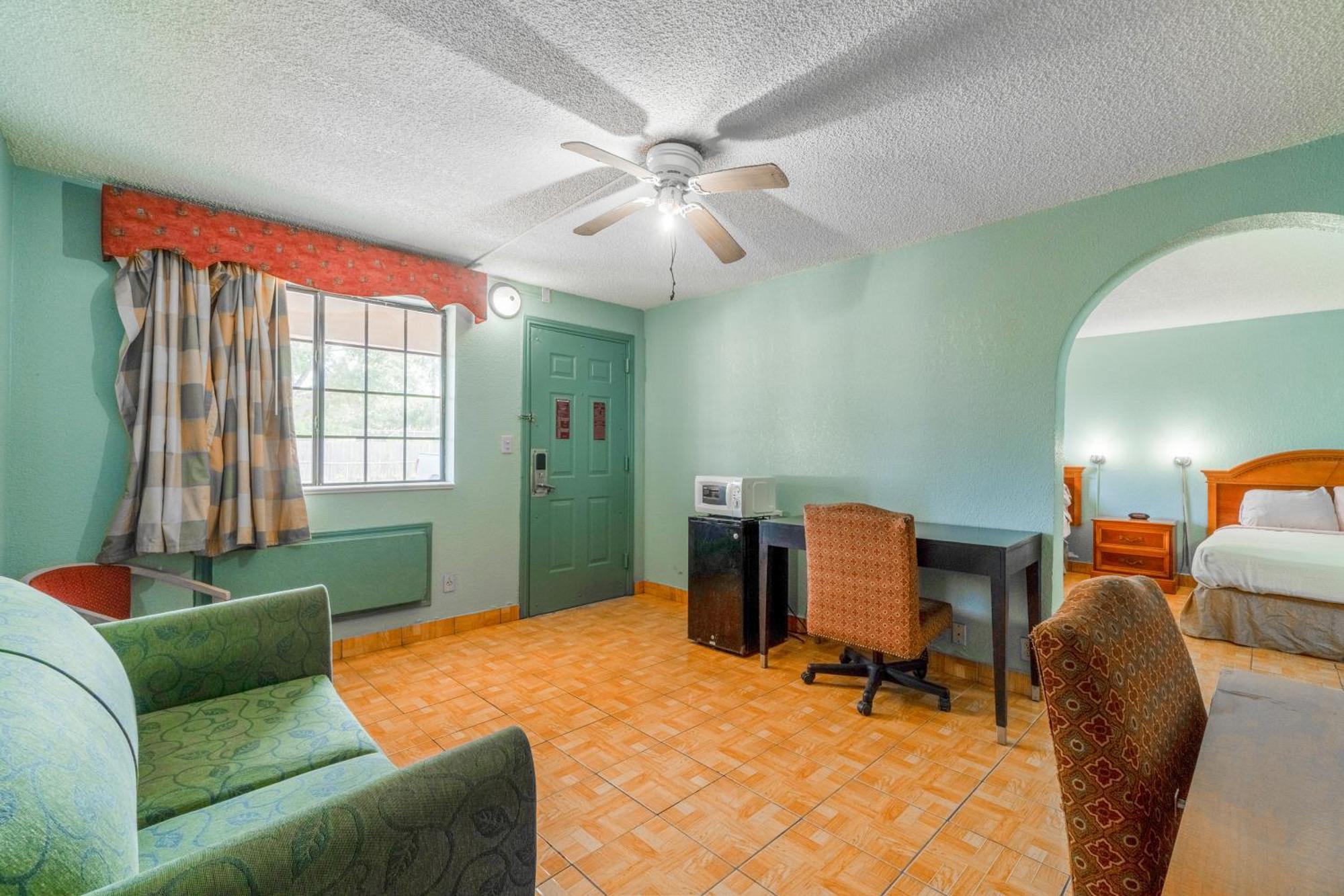 Lone Star Inn & Suites By Oyo Harlingen Tx Exterior foto