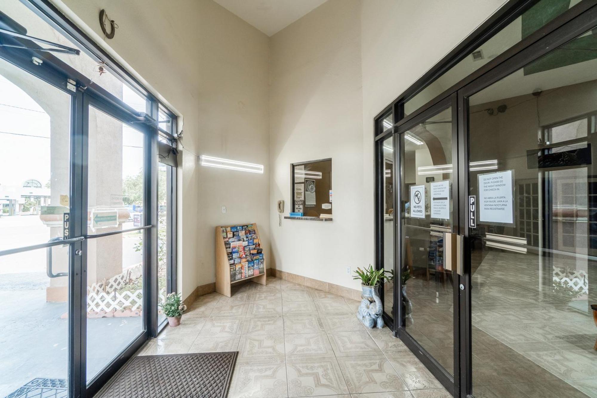 Lone Star Inn & Suites By Oyo Harlingen Tx Exterior foto
