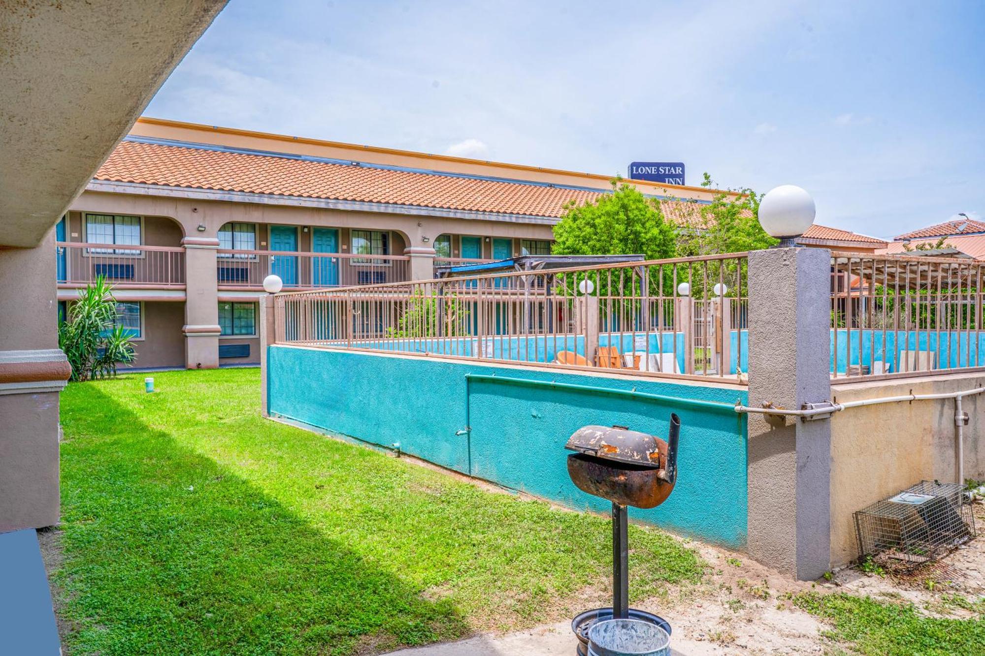 Lone Star Inn & Suites By Oyo Harlingen Tx Exterior foto