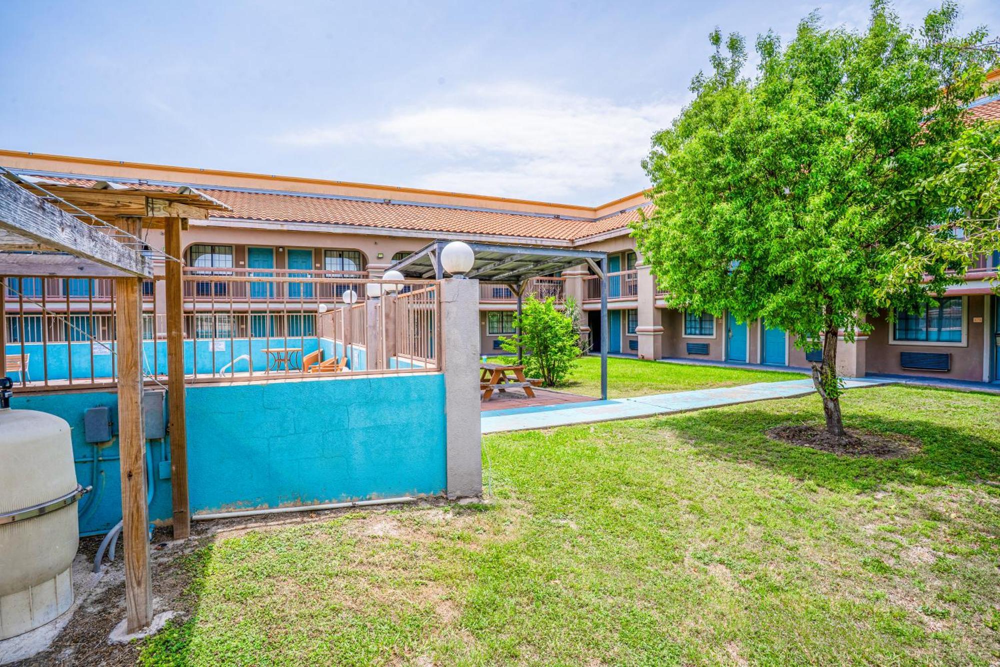 Lone Star Inn & Suites By Oyo Harlingen Tx Exterior foto