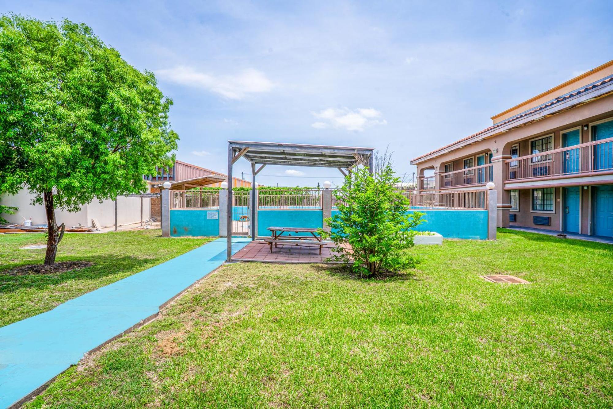 Lone Star Inn & Suites By Oyo Harlingen Tx Exterior foto