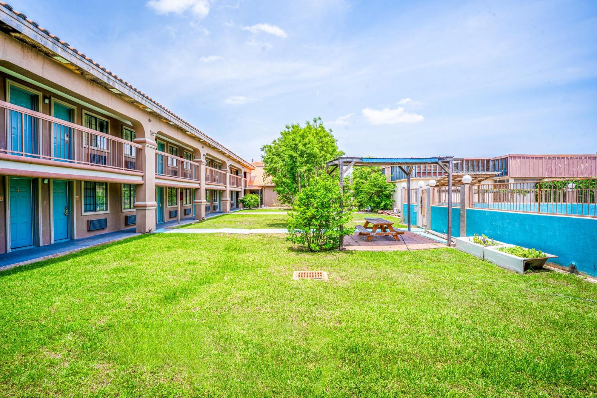 Lone Star Inn & Suites By Oyo Harlingen Tx Exterior foto