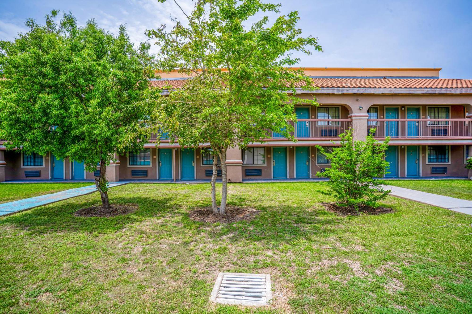 Lone Star Inn & Suites By Oyo Harlingen Tx Exterior foto