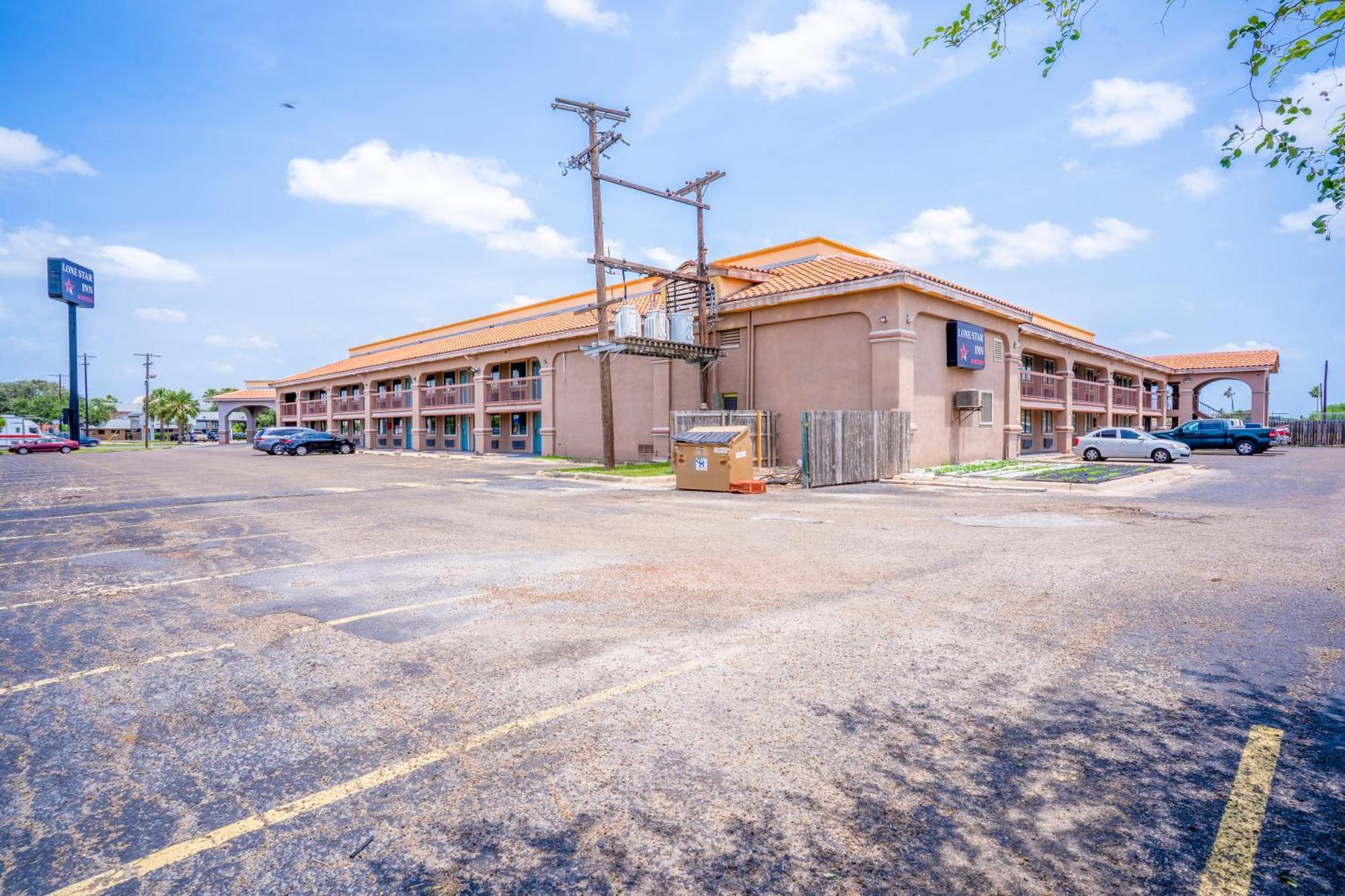 Lone Star Inn & Suites By Oyo Harlingen Tx Exterior foto